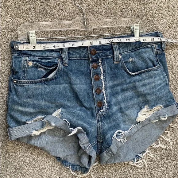 We the Free Romeo Rolled Distressed Blue Jean Shorts Size 30 - Picture 9 of 10